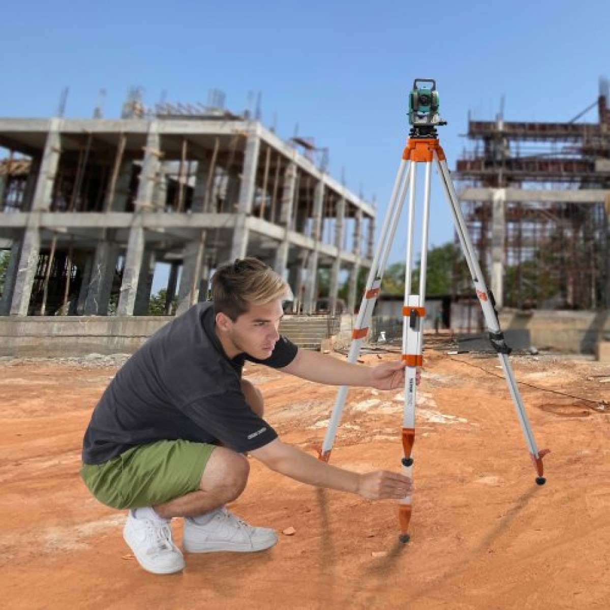 Βάση τριπόδου επιπέδου λέιζερ VEVOR, 5/8"-11 βάση σπειρώματος, 16,53-65,55 ίντσες ρύθμιση ύψους 16,53-65,55 ιντσών Τρίποδο βαρέως τύπου Survey for Construction Σαρωτής επιπέδου λέιζερ, ανασυρόμενα πόδια αντιολισθητικά πόδια Professional