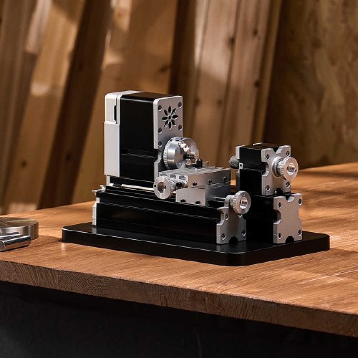 VEVOR Didactical Mini Metal Lathe Machine, 70 x 130 mm (2,76 x 5,12 in), 36W Power Μεταλλικός Τόρνος, 20.000 RPM Ταχύτητα, με τσοκ 3 σιαγόνων, χειροτροχός από κράμα αλουμινίου, για επεξεργασία εξαρτημάτων ακριβείας μαλακών μετάλλων ξύλου