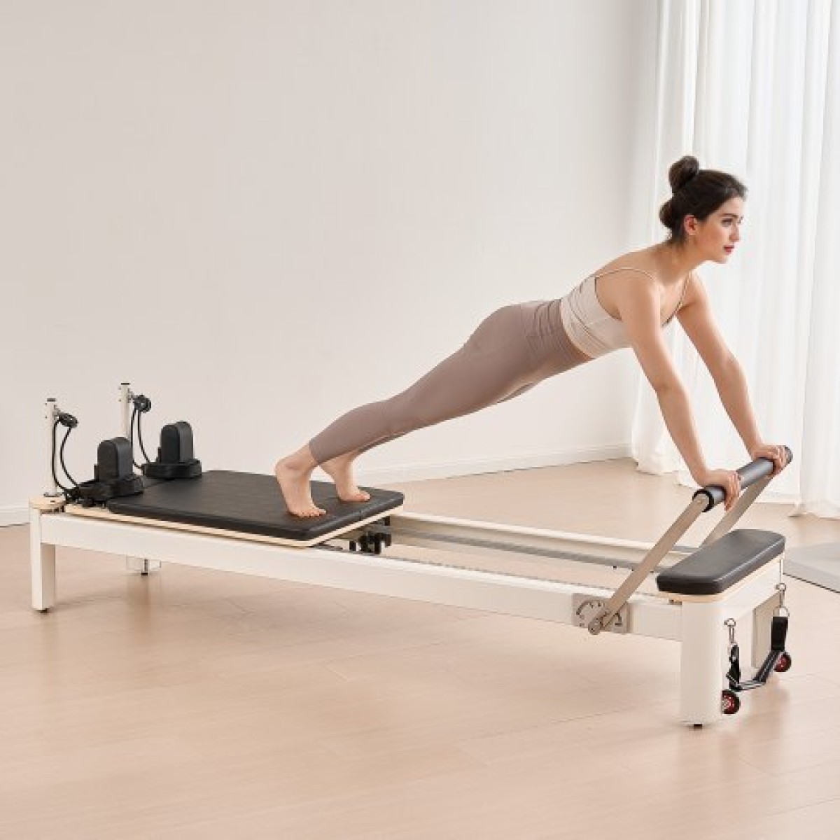 Μηχάνημα VEVOR Pilates Reformer, κρεβάτι Pilates με καθιστικό, για προχωρημένους χρήστες και αρχάριους στο γυμναστήριο στο σπίτι, εξοπλισμός Reformer με διπλή αντίσταση - ελατήριο & κορδόνι, έως 400 LBS