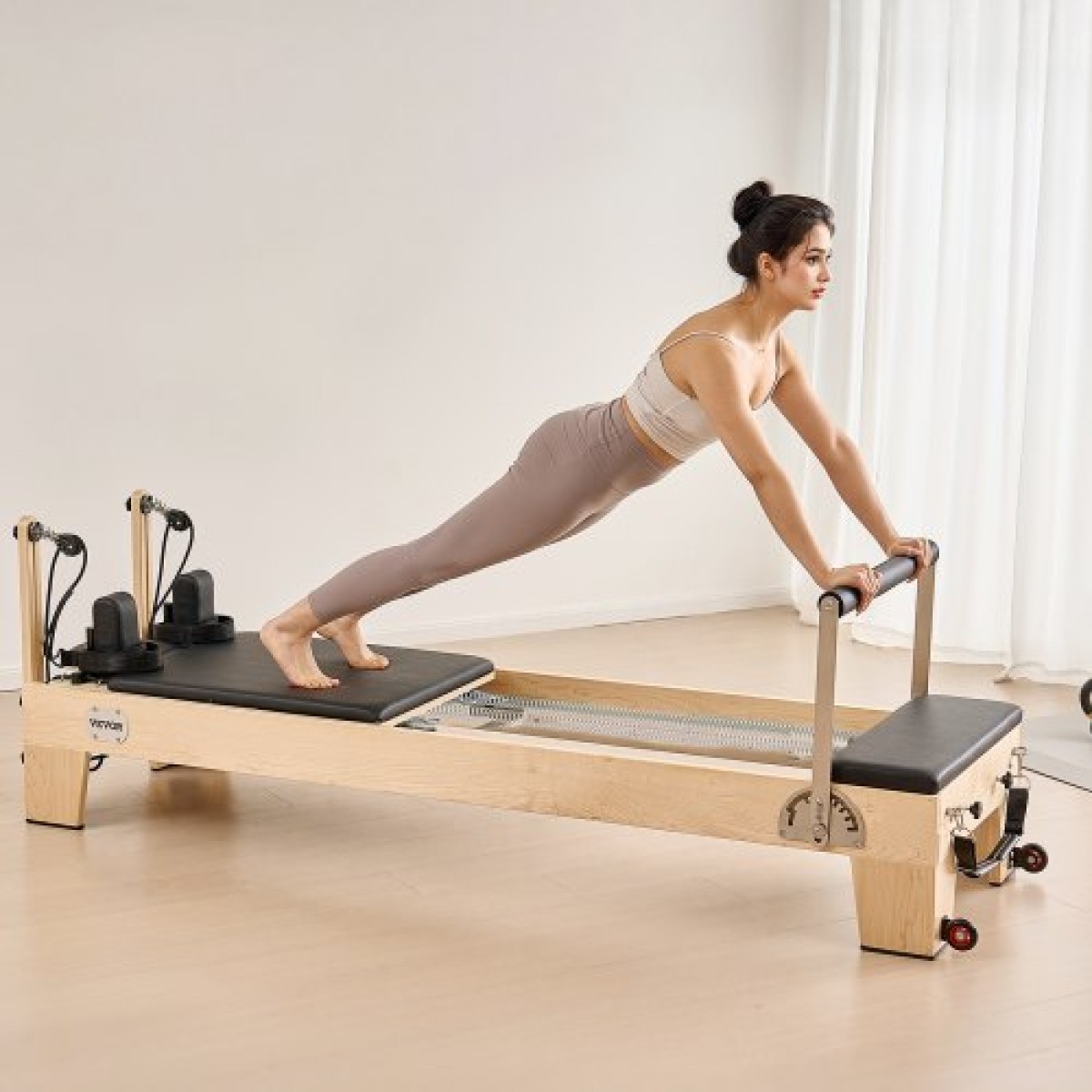 Μηχάνημα VEVOR Pilates Reformer, Ξύλινος εξοπλισμός προπόνησης Pilates για χρήση στο γυμναστήριο στο σπίτι, κρεβάτι Pilates με διπλή αντίσταση - ελατήριο & κορδόνι, σετ Reformer με καθιστικό, έως 400 LBS