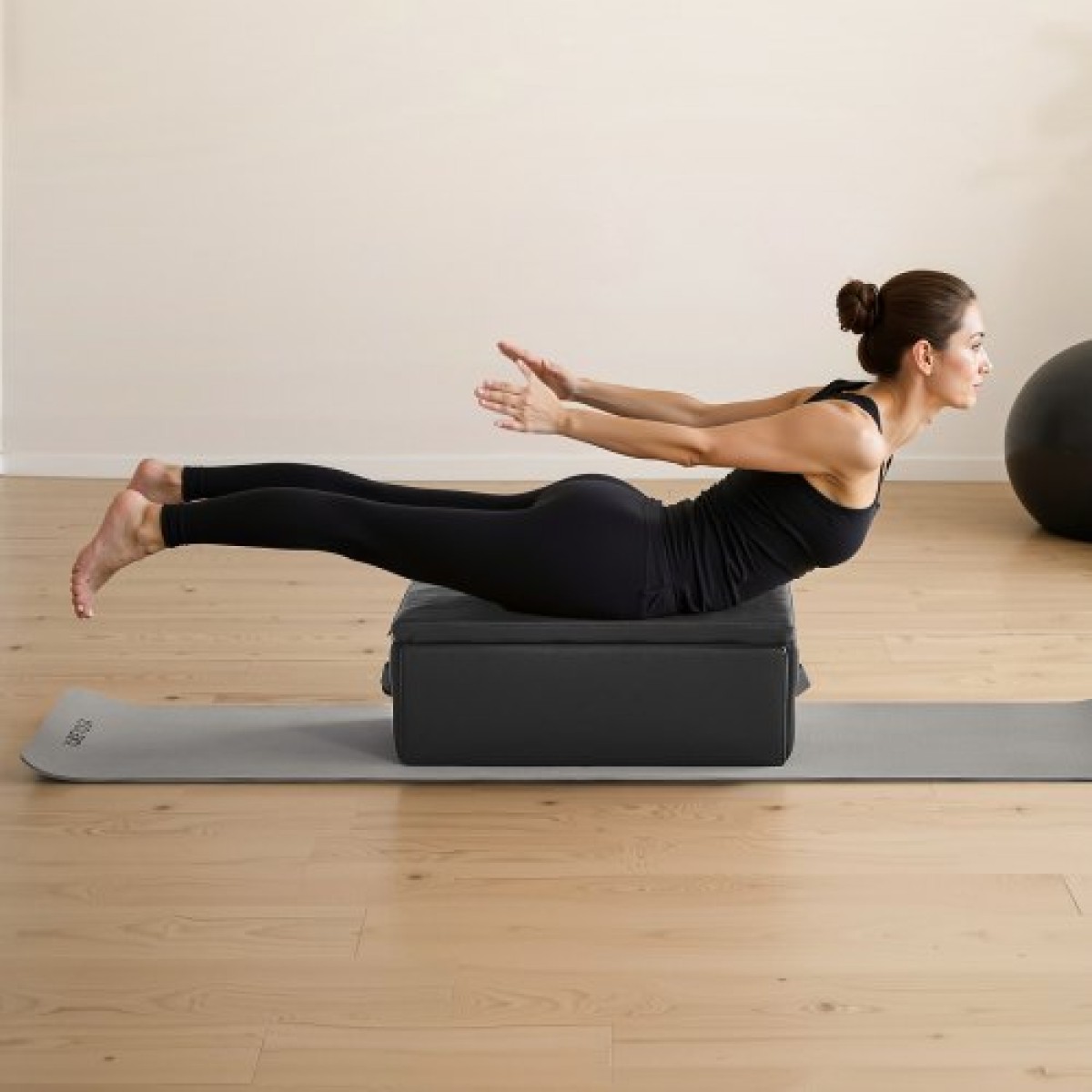 VEVOR Pilates Box for Reformer, 25x17x9 In Pilates Reformers Sitting Box for Exercises, Premium PU και Wood Pilates Equipment αξεσουάρ, Βελτιώστε τη δύναμη, την ισορροπία, το εύρος κίνησης Home Gym, Μαύρο