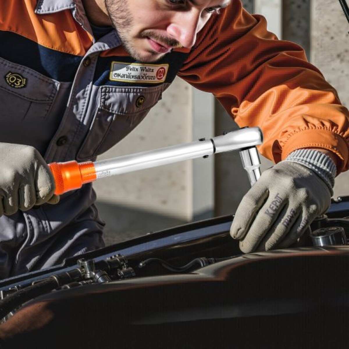 VEVOR Click Torque Wrench Set, 3/8 Inch Drive, 5-60 N.m / 3,7-44,3 lbf.ft, Dual-direction, 72-Tooth, ±3% High Precision, with Sockets, Bits, Extension Bar, Spank Sockets, Adapter, Orange