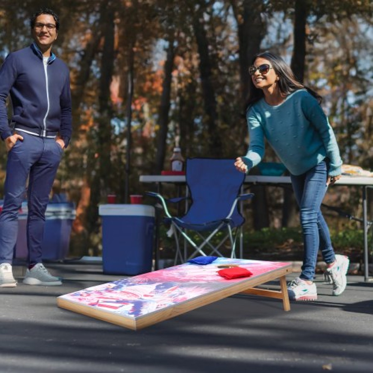 VEVOR Cornhole Set, 4x2 ft Corn Hole Game Boards, Solid Wood Portable Toss Board, Indoor and Outdoe Cornhole Play για ενήλικες, περιλαμβάνει 8 τσάντες φασολιών και θήκη μεταφοράς, για αυλή, πίσω αυλή, παραλία, κάμπινγκ