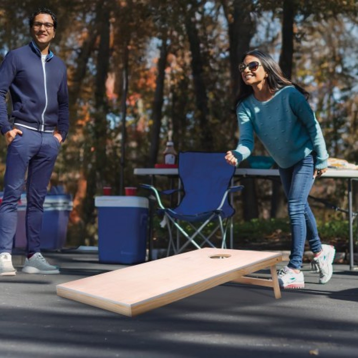 VEVOR Cornhole Set, 4x2 ft Corn Hole σανίδες παιχνιδιών, Μασίφ ξύλο φορητό Toss Board, Εσωτερικό και εξωτερικό παιχνίδι Cornhole για ενήλικες, Toss Game περιλαμβάνει θήκη μεταφοράς, για αυλή, πίσω αυλή, παραλία, κάμπινγκ