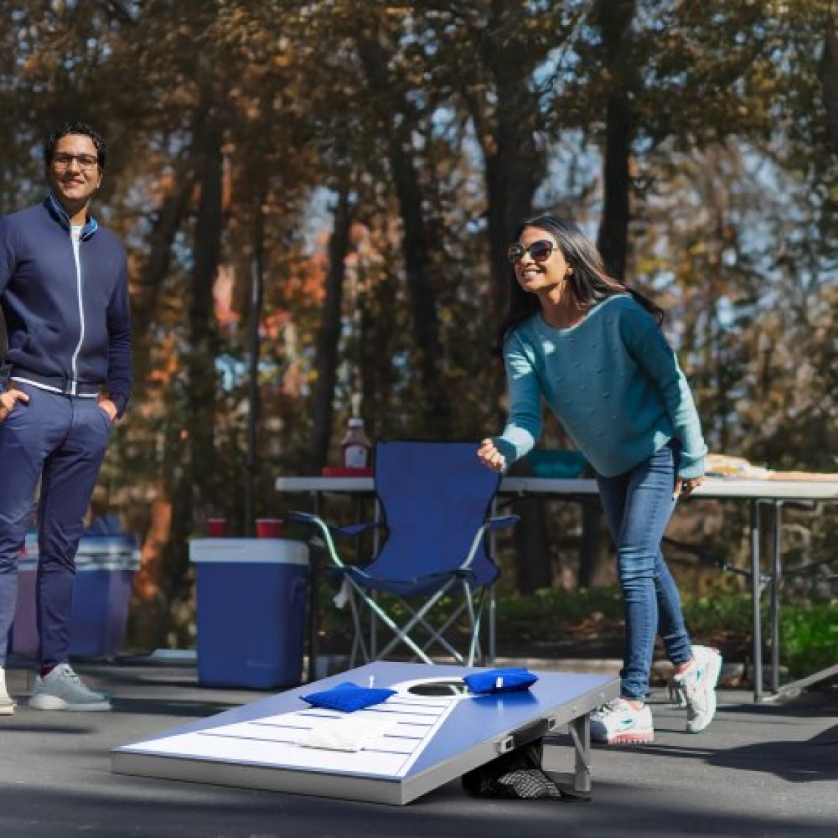 VEVOR Σετ Cornhole, 3x2 ft Corn Hole σανίδες παιχνιδιών, αλουμινένιο φορητό tossboard αδιάβροχο, πτυσσόμενο παιχνίδι Cornhole για εσωτερικούς και εξωτερικούς χώρους για ενήλικες, περιλαμβάνει 8 τσάντες φασολιών, για το Yard Backyard Beach Camping