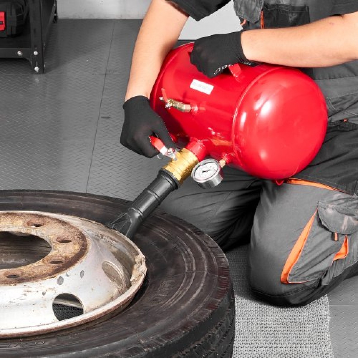 VEVOR Air Tire Bead Seat, 5 Gal / 18,9 L, Heavy Duty Tire Bead Blaster Tool, 87-116 PSI Operating Pressure, Air Trigger Seating Inflator for Pickup, Truck, ATV, Jeep, Van, Lawn Tractor, RV, Red