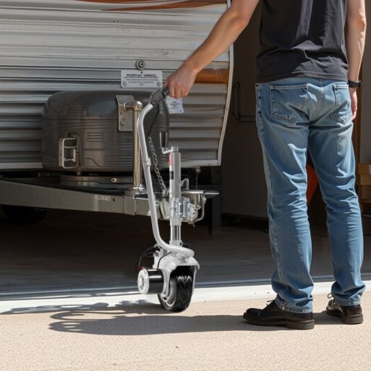 VEVOR Electric Trailer Dolly, 2,5 T Ρυμουλκούμενη ικανότητα, 380W 12V Μηχανοκίνητος τροχός Jockey με 7 m/min Ταχύτητα κίνησης, 31-63 cm Ρυθμιζόμενο ύψος σφιγκτήρα & 20,3 cm ελαστικό από καουτσούκ, Για κινούμενο τροχόσπιτο