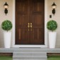 VEVOR Artificial Topiary Boxwood Trees with Ground Spike, 2 Set 686mm faux θάμνοι & θάμνοι σε γλάστρες, Fake Silk Tree Look Real for Decor Μπροστινή βεράντα Εσωτερική βεράντα Εσωτερική βεράντα Κήπος Μπαλκόνι Πίσω αυλή