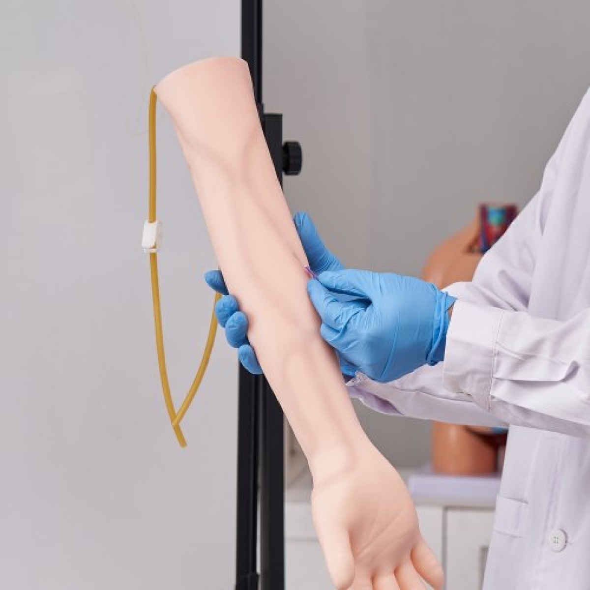 VEVOR Phlebotomy Practice Kit, IV Venipuncture Intravenous Training Kit, High Simulation IV Practice Arm Kit with Carrying Bag, Practice and Perfect IV Skills, για φοιτητές Νοσηλευτές και επαγγελματίες