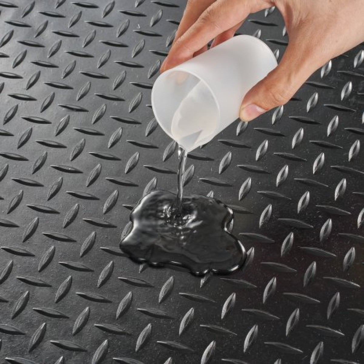 Ρολό δαπέδου από καουτσούκ VEVOR Diamond-Plate, 3 mm x 4 ft x 15 ft πατάκι γκαράζ, SBR Rubber ρολό δαπέδου γκαράζ, εύκολο στο καθάρισμα, διαμάντι πλάκα από καουτσούκ για κάτω από αυτοκίνητα, Garage Industry gym, μαύρο
