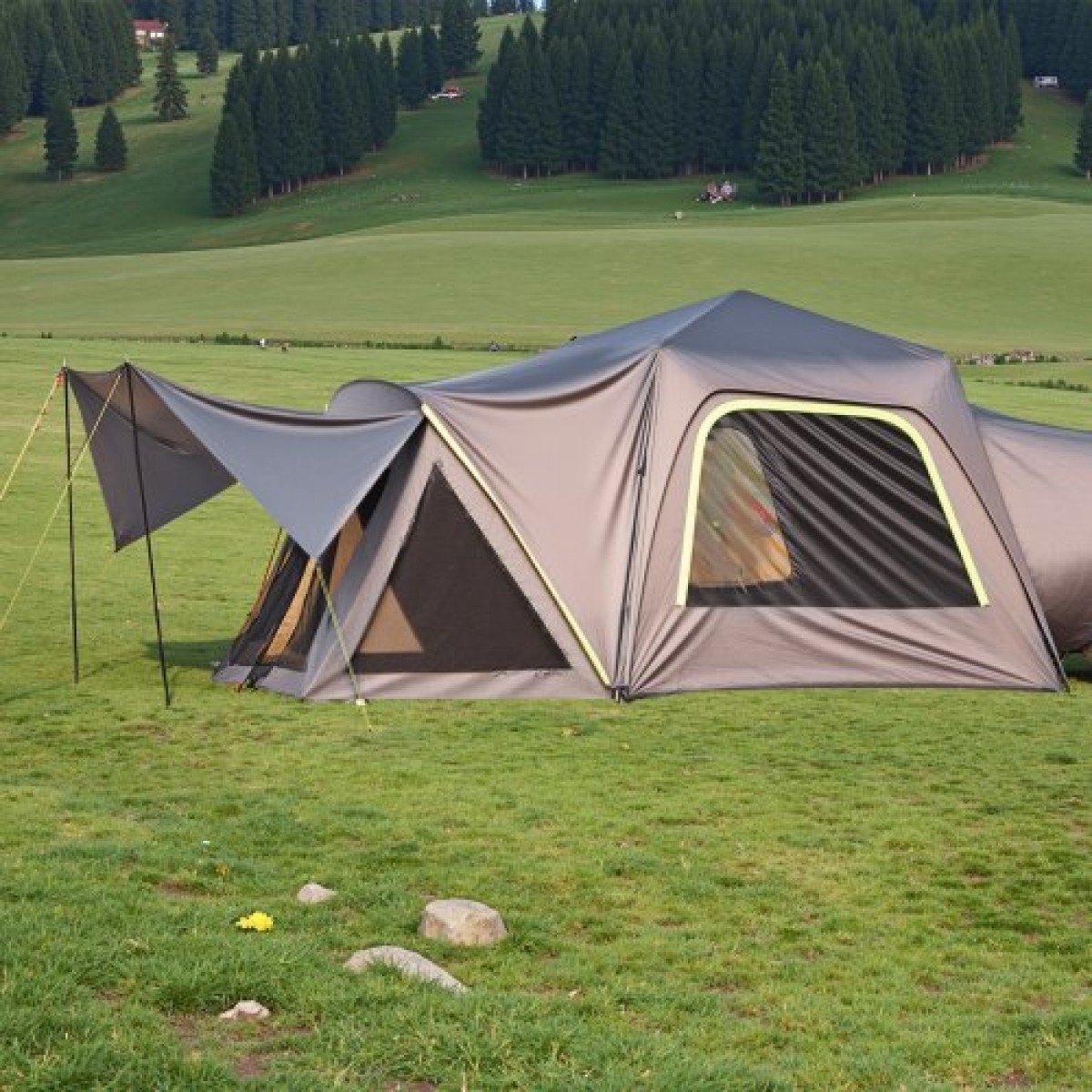 Σκηνή SUV VEVOR για Κάμπινγκ, 10FT L x 10FT W, Αδιάβροχη PU2000mm Ευρύχωρη σχεδίαση διπλού στρώματος για 5-8 άτομα, σκηνή κάμπινγκ SUV με τέντα σκιάς και δίχτυα παράθυρα, περιλαμβάνει Rainfly και τσάντα αποθήκευσης