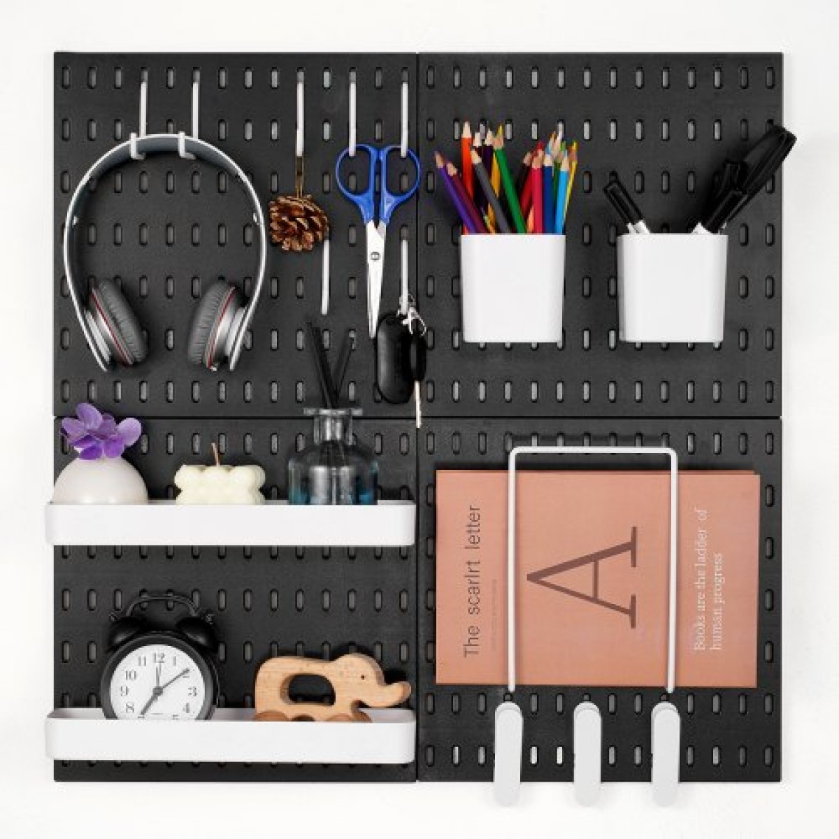 Κιτ συνδυασμού VEVOR Pegboard, 11" x 11" Plastic Pegboard, 4 πάνελ, Κιτ οργάνωσης τοίχου με μανταλάκια με αξεσουάρ, για αποθήκευση εργαλείων γκαράζ Κουζίνα Σαλόνι Craft Room Γραφείο Μπάνιο Σπίτι, Μαύρο