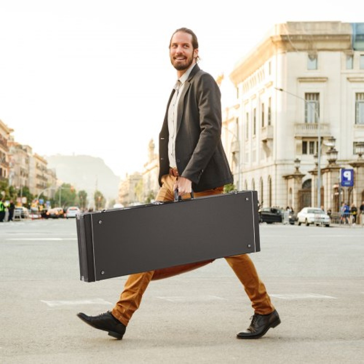 Σκληρή θήκη VEVOR Bass Guitar 122 cm / 48,03 in Αδιάβροχη με κλειδαριά και κλειδί για μπάσο