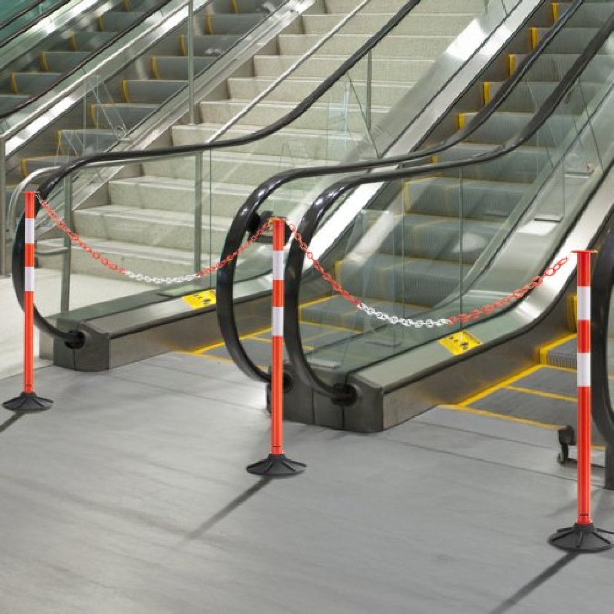 VEVOR 3 Pack Traffic Delineator Posts, Κώνοι ασφαλείας 871 mm με ζυγισμένη βάση, αντανακλαστικές λωρίδες και αλυσίδα, στύλοι οριοθέτησης βαρέως τύπου για εργοτάξιο, χώρος στάθμευσης, έλεγχος πλήθους, κόκκινο
