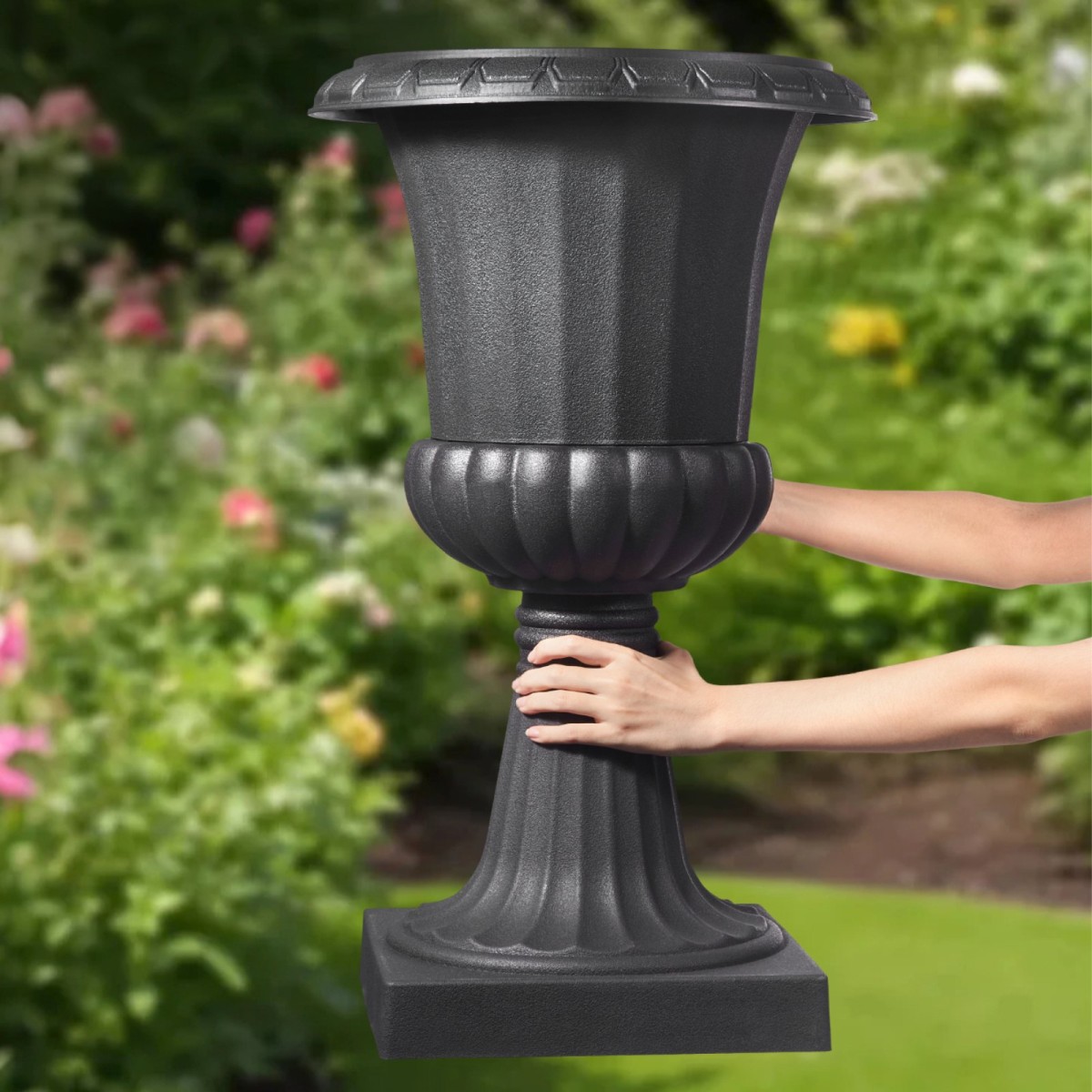 VEVOR Plastic Urn Planters, 40 x 67 cm, 2 Pack Μαύρες Κλασικές Γλάστρες Ζαρντινιέρες Μπροστινής Βεράντας, Εσωτερικό & Εξωτερικό Βάζο για Γάμο, Πάρτι, Εκδήλωση, Σπίτι, Σκηνή, Κήπο, Μπαλκόνι, Διακόσμηση Βεράντα