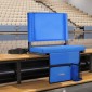 Κάθισμα VEVOR Stadium, Πτυσσόμενο κάθισμα Bleacher με στήριγμα πλάτης & παχύ μαξιλάρι, Επενδυμένα καθίσματα Stadium for Bleacher Περιλαμβάνει λουράκι ώμου, γάντζους, ποτηροθήκη και πλαϊνή τσέπη, μπλε καρέκλα λευκαντική