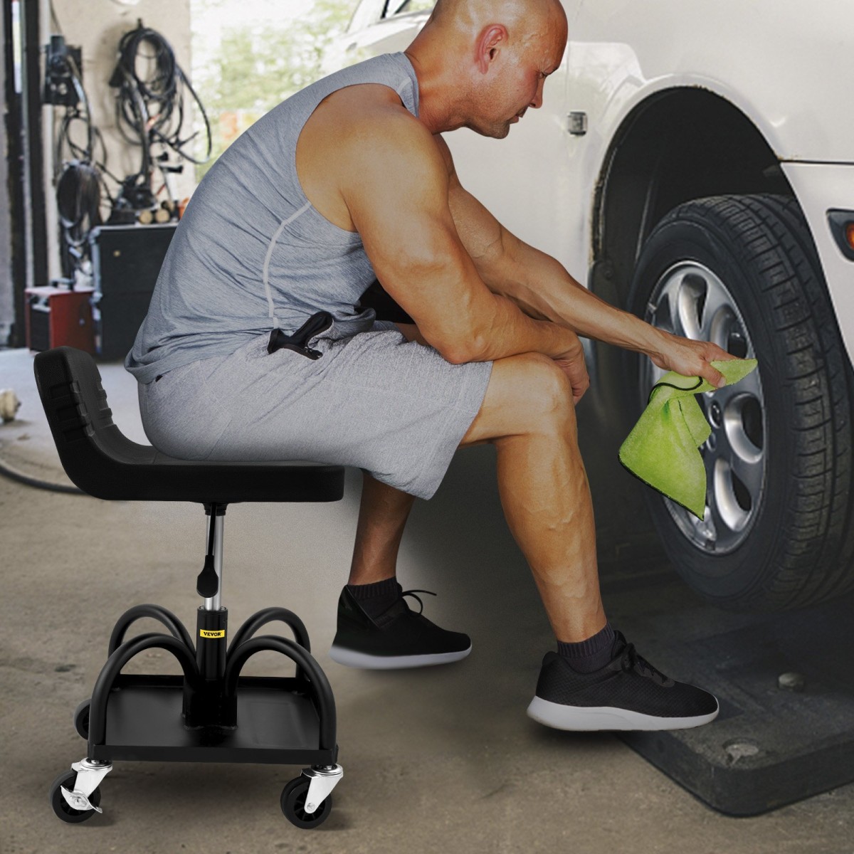 Σκαμπό VEVOR Rolling Garage, χωρητικότητα 300LBS/136 kg, Ρυθμιζόμενο ύψος από 15,7 in/40 cm έως 20,5 in/52,1 cm, Μηχανικό κάθισμα με περιστρεφόμενους τροχούς 360 μοιρών και δίσκο εργαλείων, για συνεργείο, συνεργείο αυτοκινήτων, Μαύρο