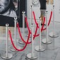 VEVOR Crowd Control Stanchion, Σετ 8 τεμαχίων Stanchion Set, Stanchion Set with 5 ft/1,5 m Red Velvet Rope, Silver Crowd Control Barrier με στιβαρό σκυρόδεμα και μεταλλική βάση – Συναρμολόγηση Easy Connect
