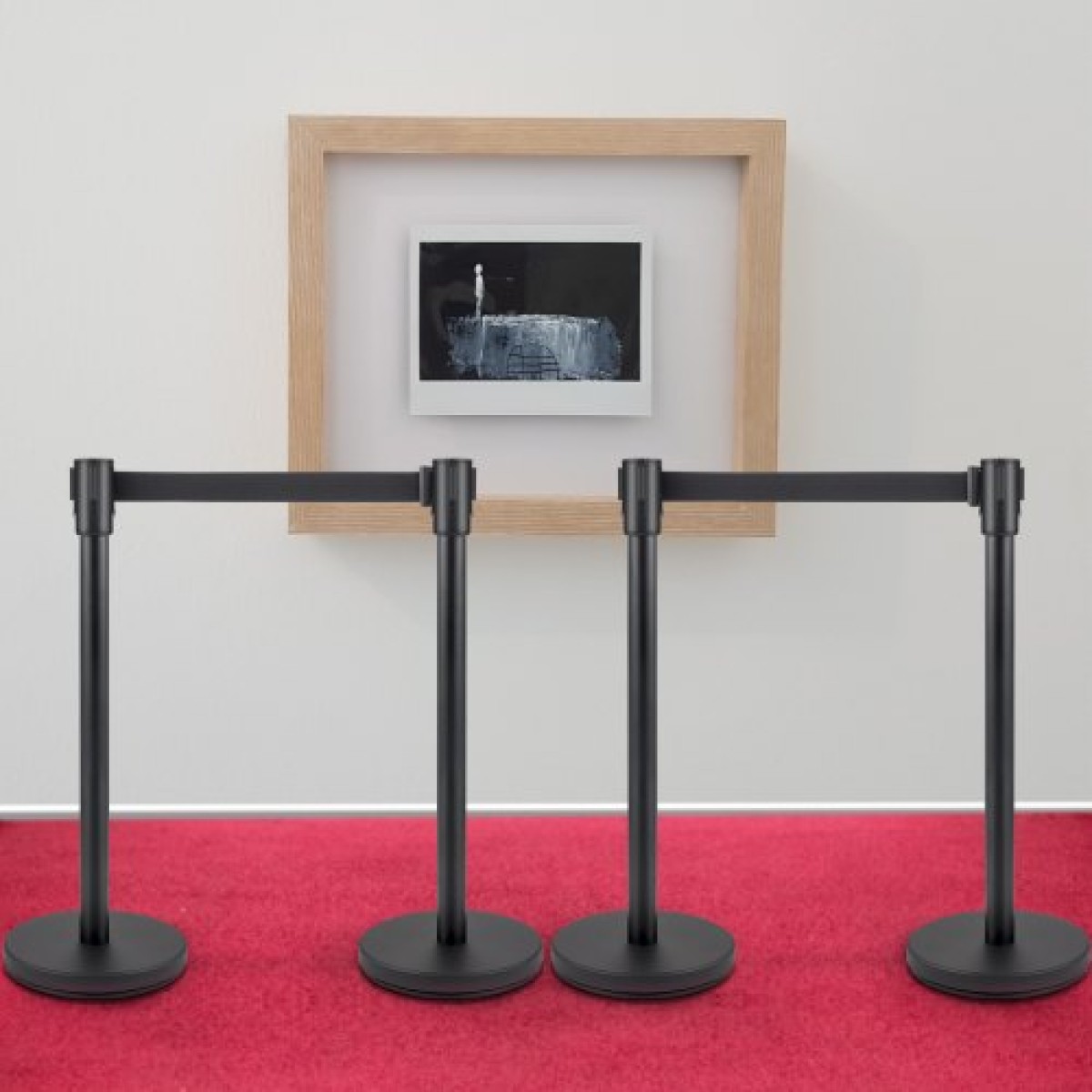 VEVOR Crowd Control Stanchion, Σετ 4 τεμαχίων Stanchion Set, Stanchion Set με 6,6 ft/2 m Μαύρη ανασυρόμενη ζώνη, Black Crowd Control Barrier με σκυρόδεμα και μεταλλική βάση - Συναρμολόγηση Easy Connect