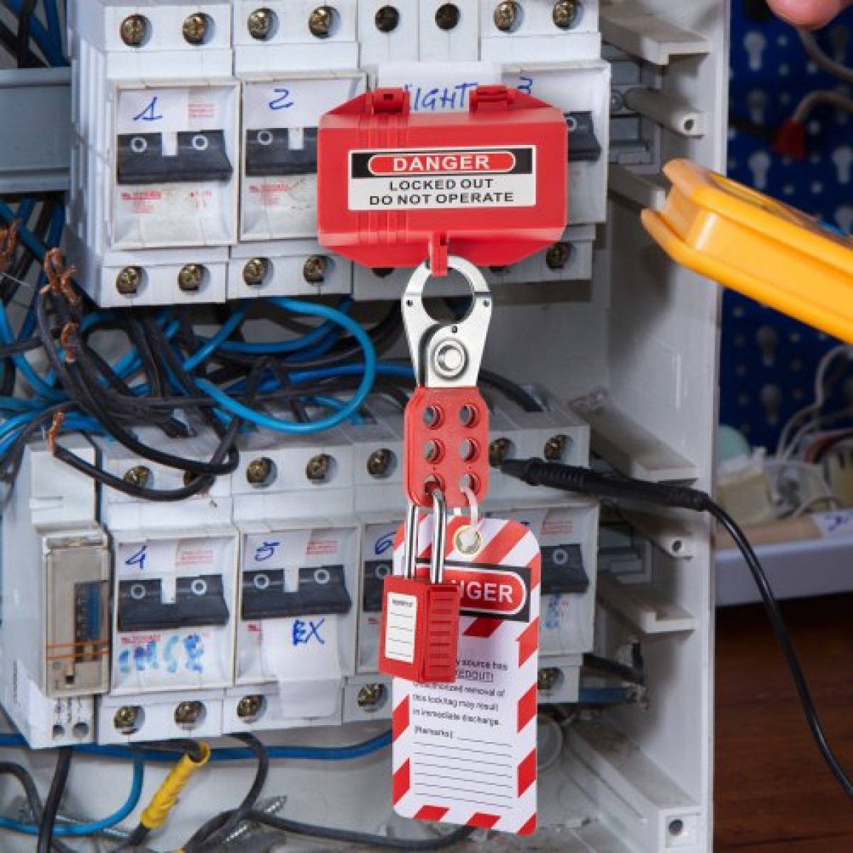 VEVOR 42 PCS Lockout Tagout Kit, Electrical Safety Loto Kit Περιλαμβάνει λουκέτα, 5 είδη κλειδαριών, Hasps, Tags & Ties, Box, Lockout Safety Tools για αφαίρεση ηλεκτρικού κινδύνου σε βιομηχανικά, μηχανήματα