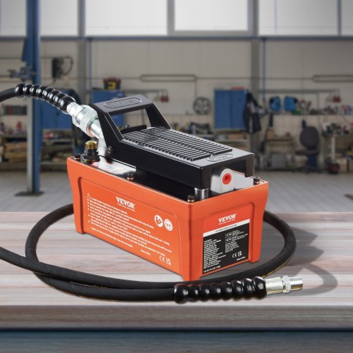 VEVOR Air Hydraulic Pump, 6895 bar 1.9L Reservoir, NPT 10mm Oil Outlet, NPT 6.4mm Pipe, Foot Actuated Hydraulic Pump Air Treadle for Auto Body Frame Machines and Pulling Post, Πορτοκαλί