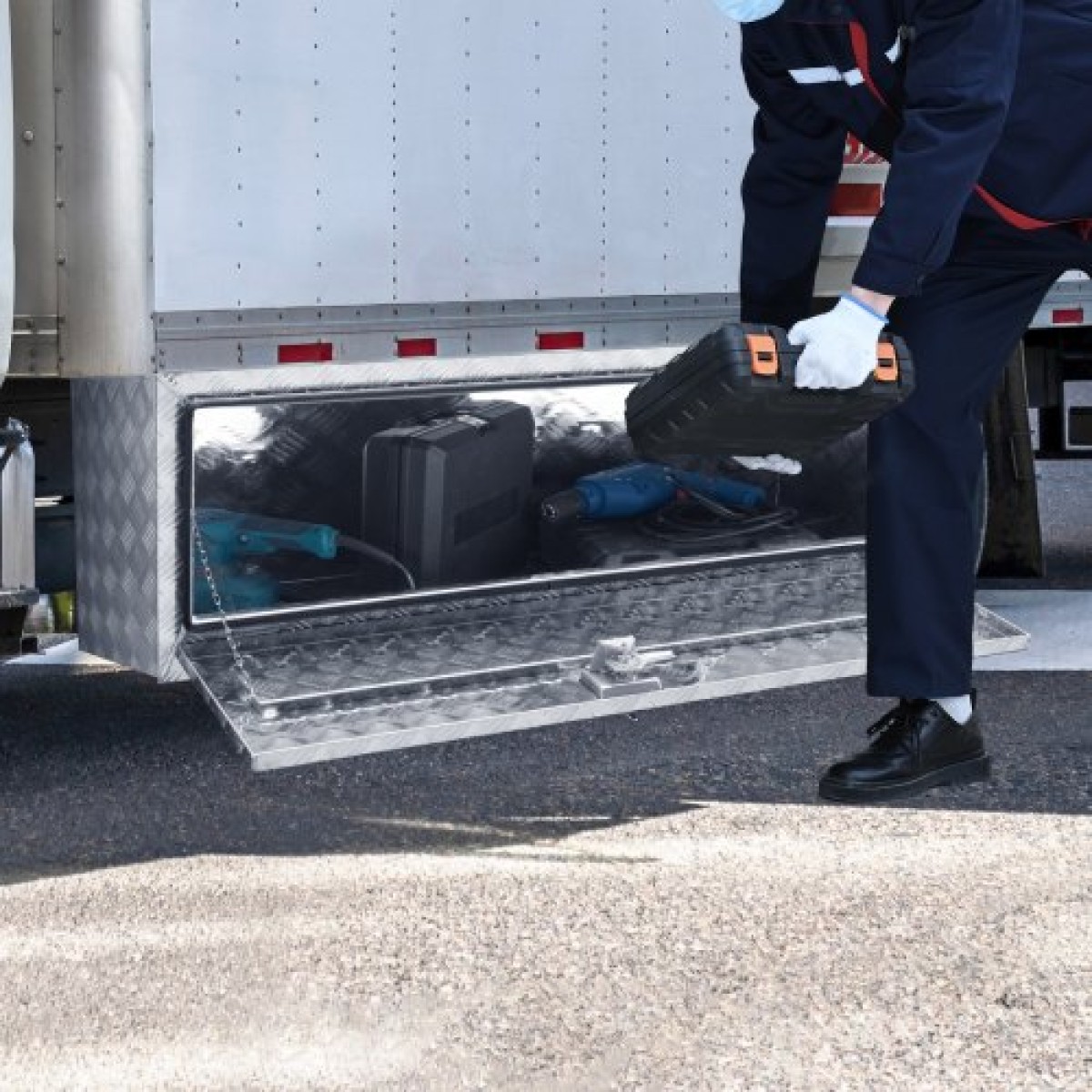VEVOR Underbody Truck Box, 48"×24"×24" Pickup Storage Box, Heavy Duty Aluminium Diamond Plate Tool Box με κλειδαριά και κλειδιά, Αδιάβροχο κουτί αποθήκευσης τρέιλερ με μάνταλο T-handle για φορτηγό, φορτηγό, τρέιλερ