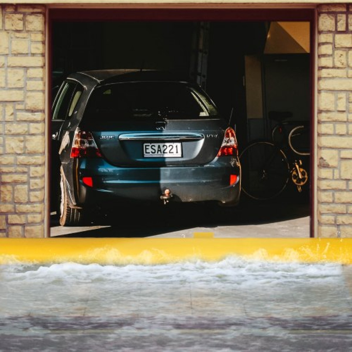 VEVOR Flood Barrier, 732 × 25,4 × 15,3 cm, επαναχρησιμοποιούμενοι σωλήνες εκτροπής νερού από PVC, ελαφρύ υδροφράγμα με εξαιρετική αδιάβροχη επίδραση που χρησιμοποιείται για πόρτες, γκαράζ, κίτρινο