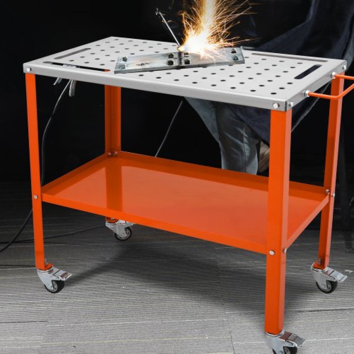 Τραπέζι συγκόλλησης VEVOR 91,4 cm x 45,7 cm, 544 kg Χωρητικότητα φορτίου Steel Welding Τραπέζι εργασίας σε ρόδες, Φορητός πάγκος εργασίας 2 στρώσεων με τροχούς πέδησης, 4 υποδοχές εργαλείων, οπές στερέωσης 1,6 cm