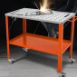 Τραπέζι συγκόλλησης VEVOR 91,4 cm x 45,7 cm, 544 kg Χωρητικότητα φορτίου Steel Welding Τραπέζι εργασίας σε ρόδες, Φορητός πάγκος εργασίας 2 στρώσεων με τροχούς πέδησης, 4 υποδοχές εργαλείων, οπές στερέωσης 1,6 cm