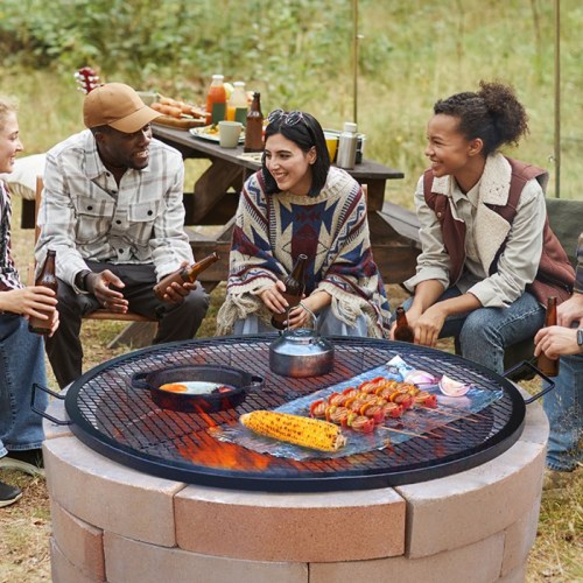 Σχάρα ψησταριάς VEVOR X-Marks Fire Pit, στρογγυλή σχάρα μαγειρέματος, σχάρα ψησίματος από ατσάλι βαρέως τύπου Campfire BBQ με λαβή και σύρμα στήριξης X, φορητό μαγειρικό σκεύος κάμπινγκ για εξωτερικό πάρτι & συγκέντρωση, 36 ιντσών μαύρο