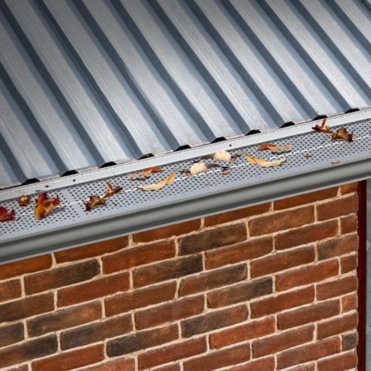 VEVOR Gutter Gutter, πλάτος 152 mm, Φίλτρο αλουμινίου DIY κάλυμμα υδρορροής, 52 ΤΕΜ 528 cm Συνολικό μήκος, διάμετρος οπής 4 mm & 0,5 mm πάχος Raptor Gutter Guards Ταιριάζει σε κάθε στέγη ή τύπο υδρορροής