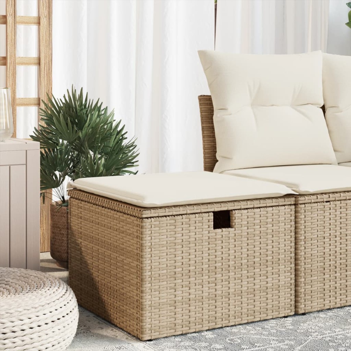 vidaXL Υποπόδιο Κήπου Μπεζ 55x55x37 εκ. Συνθετικό Ρατάν με Μαξιλάρι
