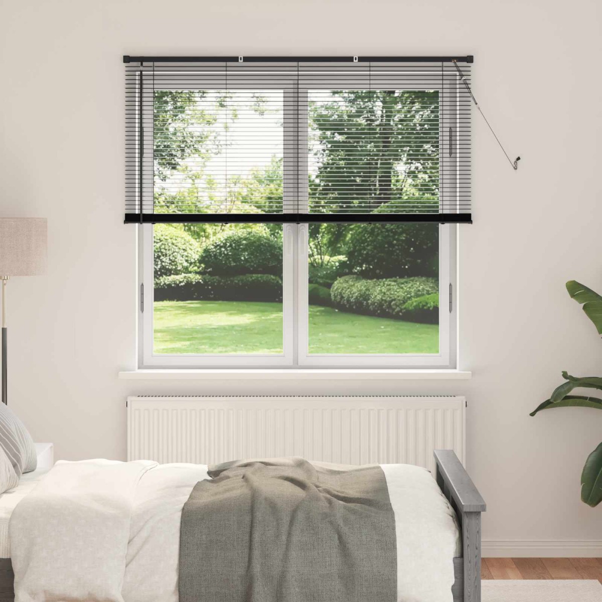 vidaXL Βενετσιάνικη Σκίαση Μαύρο 150 x 130 εκ 25 mm PVC